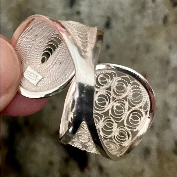 Set of Vintage Sterling Silver Intricate Filigree Ring & Earrings from Malta - Picture 5 of 11